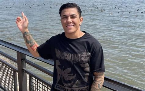 jessica andrade wardrobe malfunction: Jessica Andrade going to。